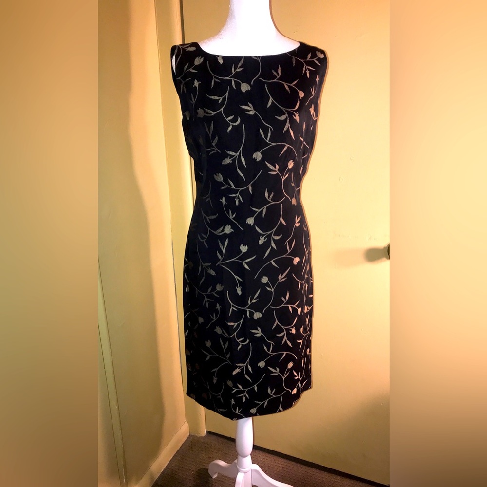 Sleeveless Sheath dress by Marella, Made In Italy.